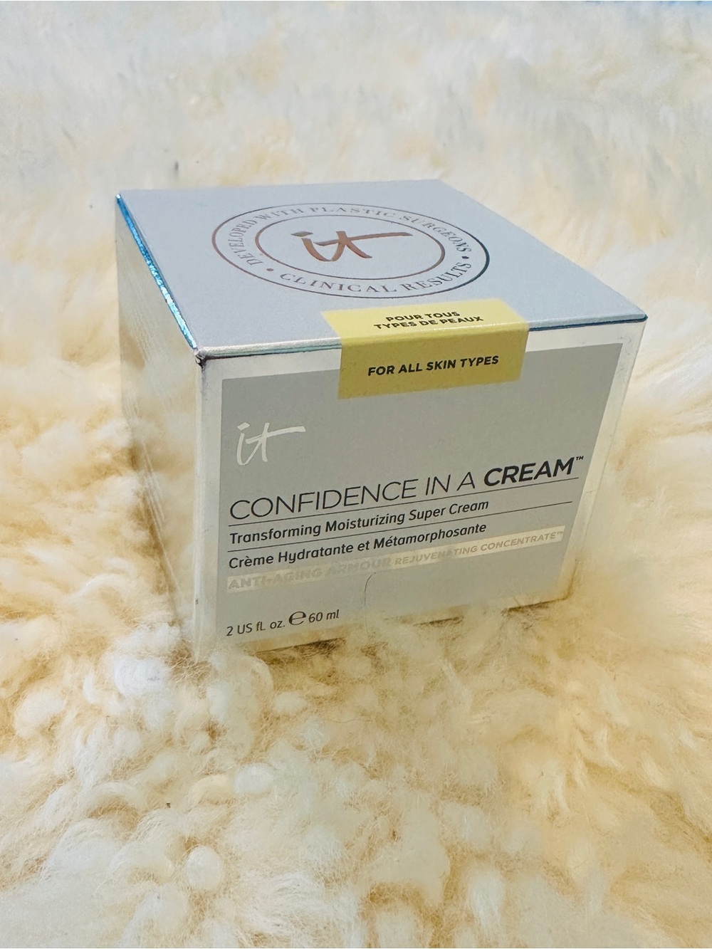 BNIB - IT Cosmetics Confidence in a Cream Moisturizer